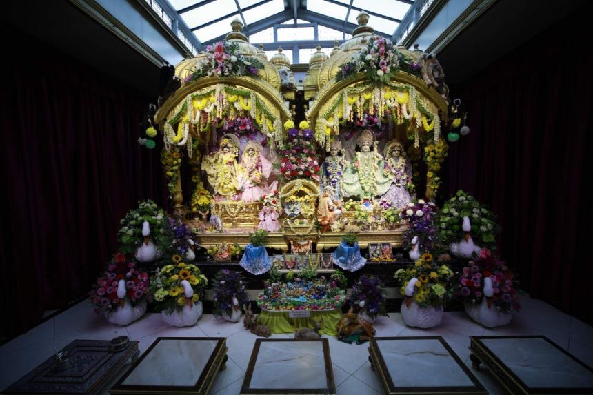 Temple Bhaktivedanta Manor Hare Krishna Temple Watford temple-bhaktivedanta-manor-hare-krishna-temple-watford