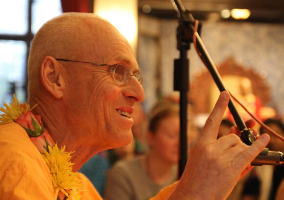 HH Kadamba Kanana Swami departs