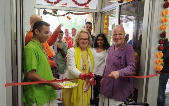 feature Mayor cutting Ribbon Inauguration of Krishna Capital Gate Centre