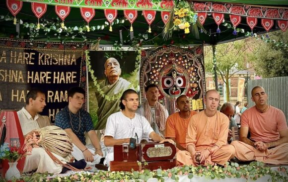 Lord of the Universe graces Liverpool
