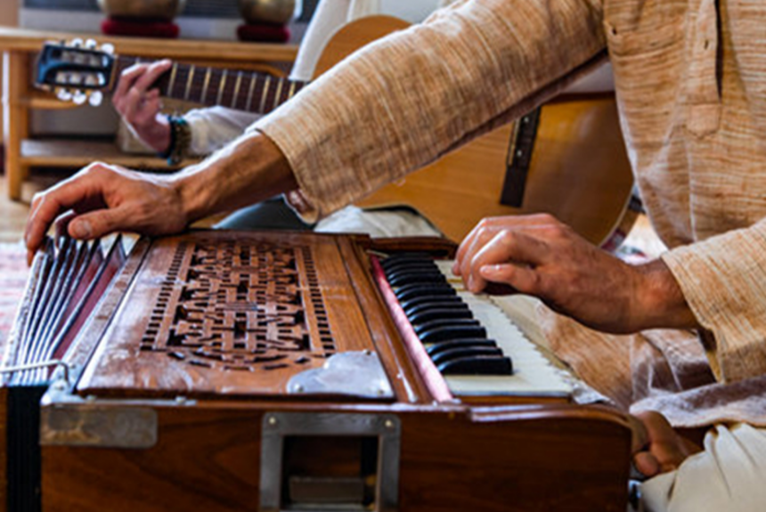 Harmonium lessons_ Harmonium and Singing for Beginners